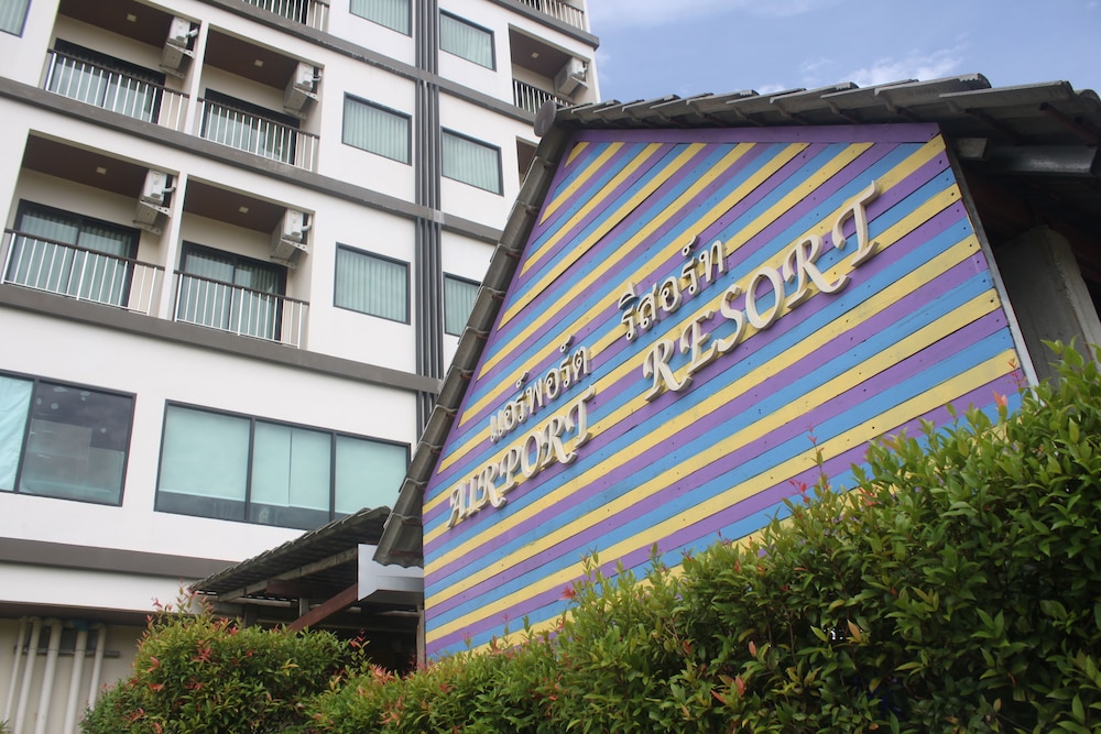 Airport Resort And Spa 7/69