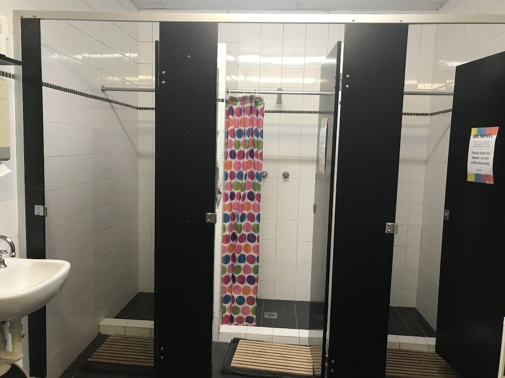 Female Dorm, Female Only, 8 People, Shared Bathroom