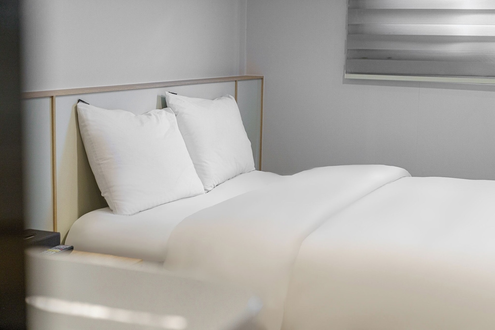 Malu Hotel 34/72