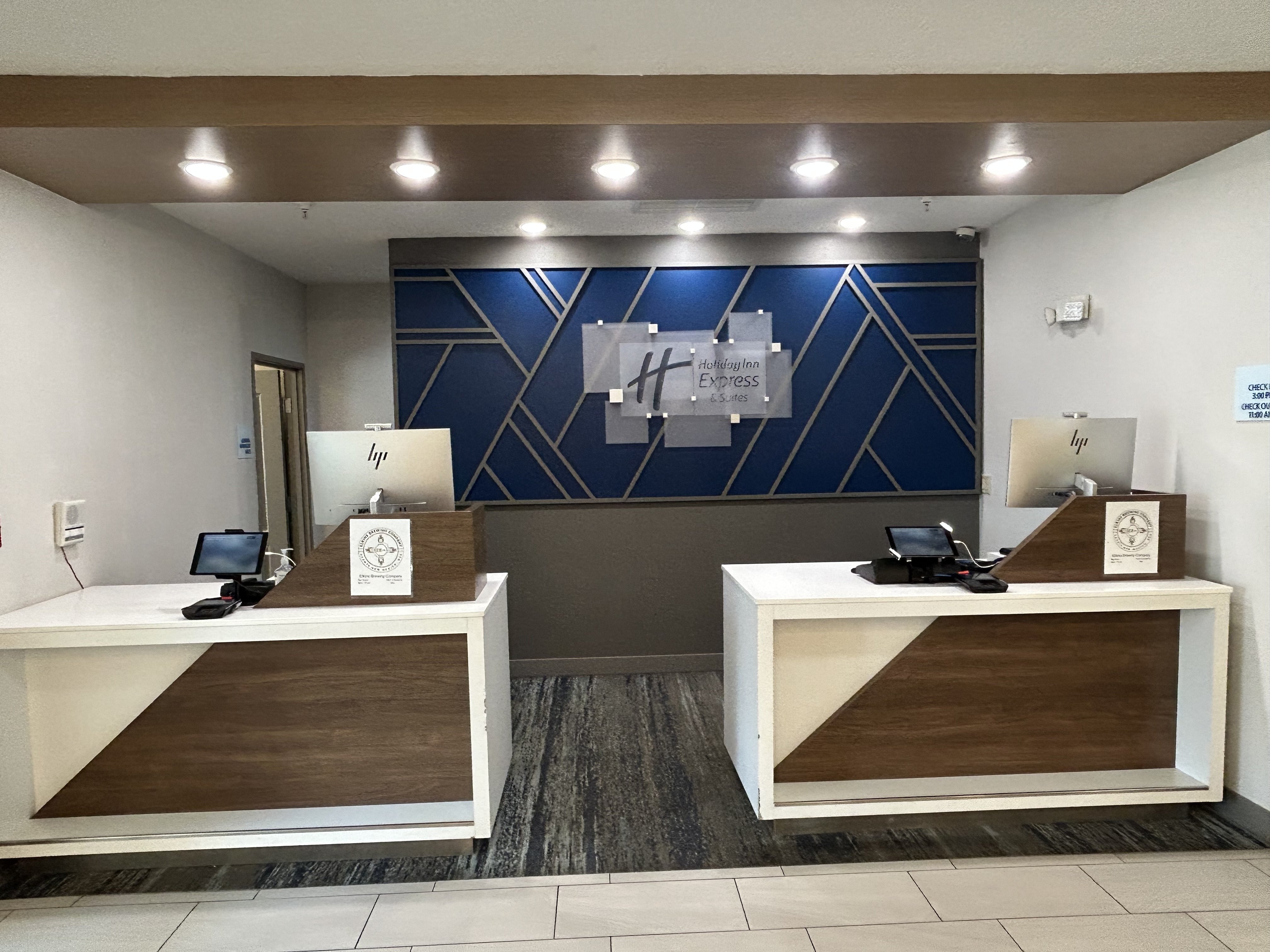 Holiday Inn Express Hotel Suites Grants Milan 5/33