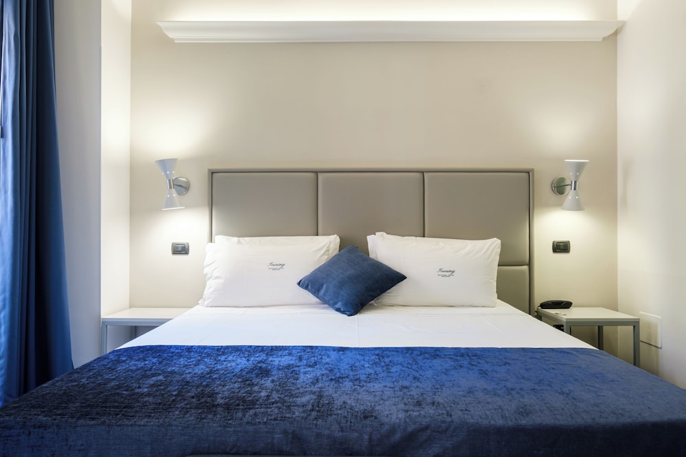 Urban, Twin Beds