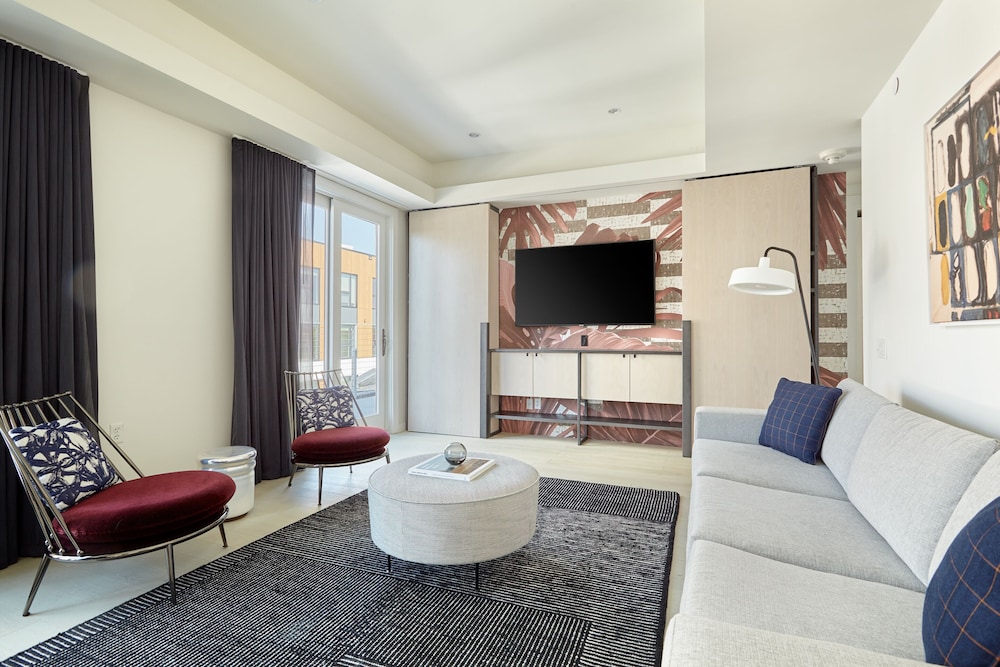 907 Main 45/52