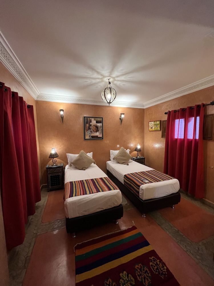 SUPERIOR, DOUBLE OR TWIN BED