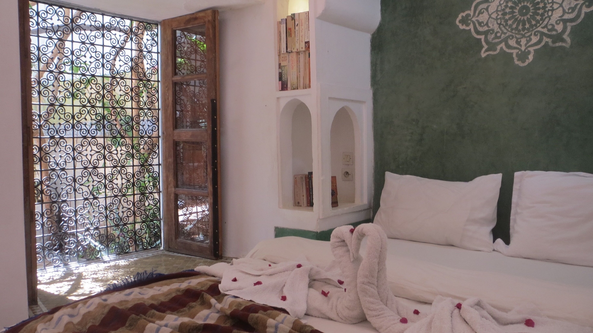 ROOM, DOUBLE BED