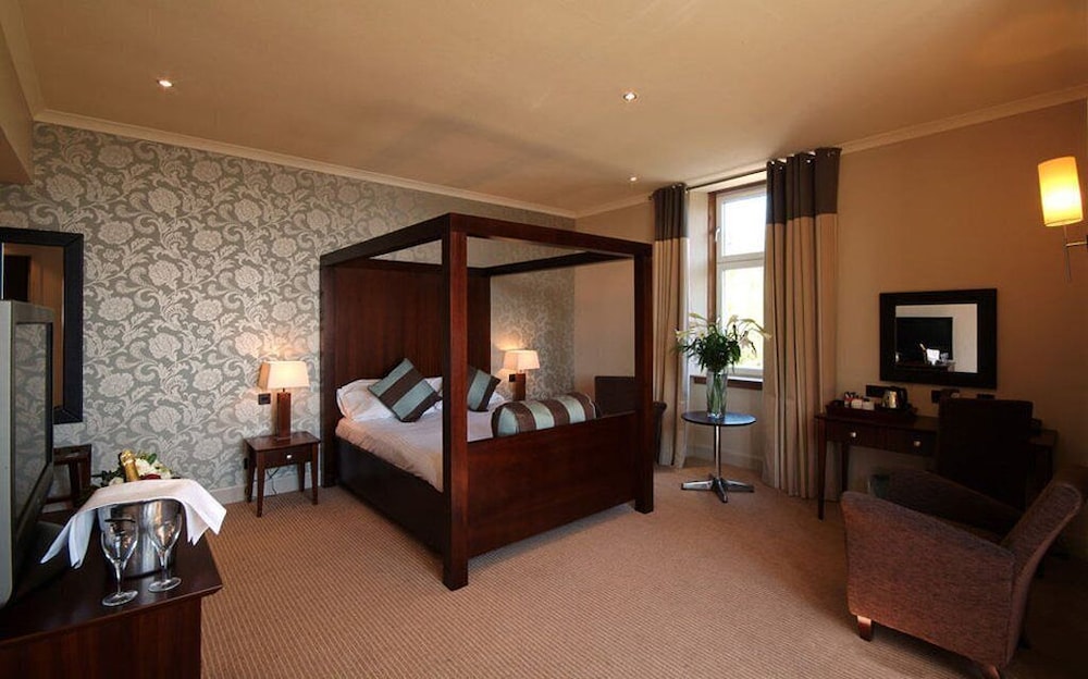 Rosslea Hall Country House 32/72