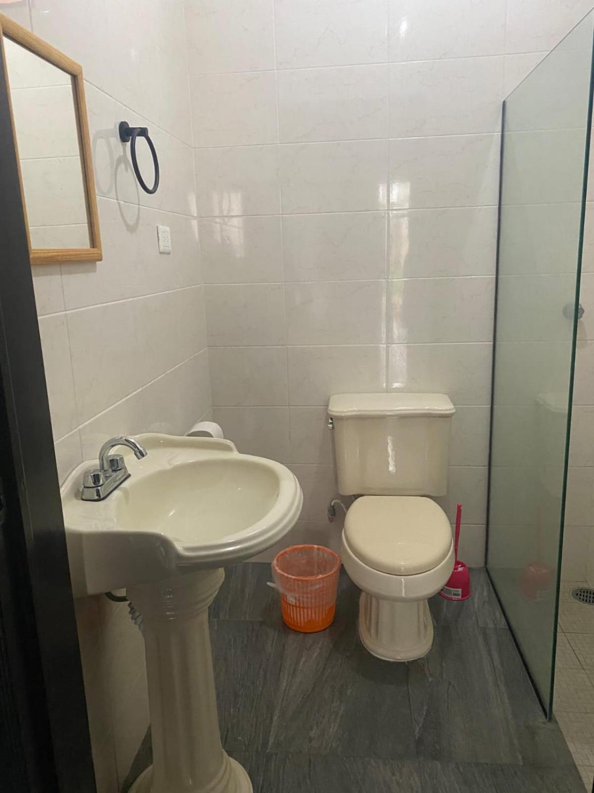 Hostal 230 34/38