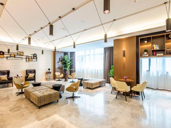 Home Inn Plus (Wuxi Zhongshan Road Shenglimen Metro Station) 46/57