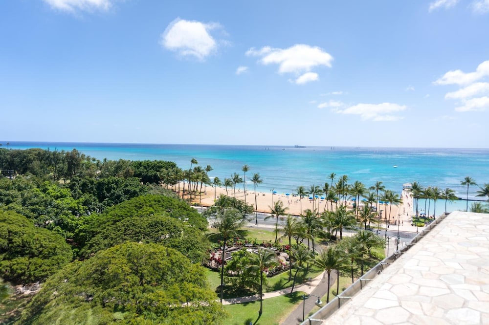 Castle Waikiki Grand Hotel 60/70