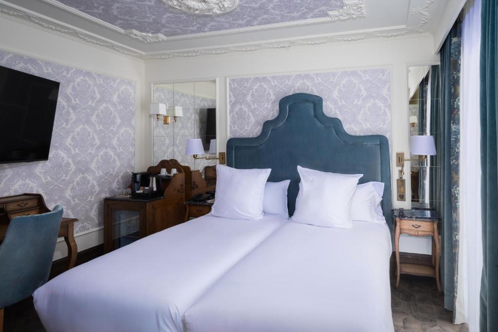 Executive, Double or Twin Bed