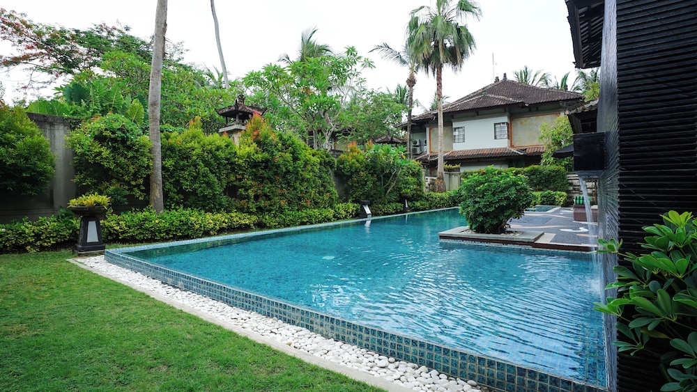 Grand Whiz Hotel Nusa Dua 69/75