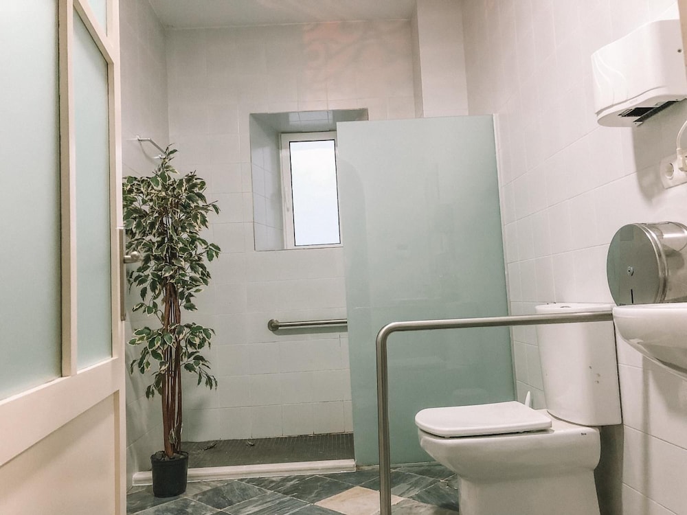 Apodaca Rooms 33/33