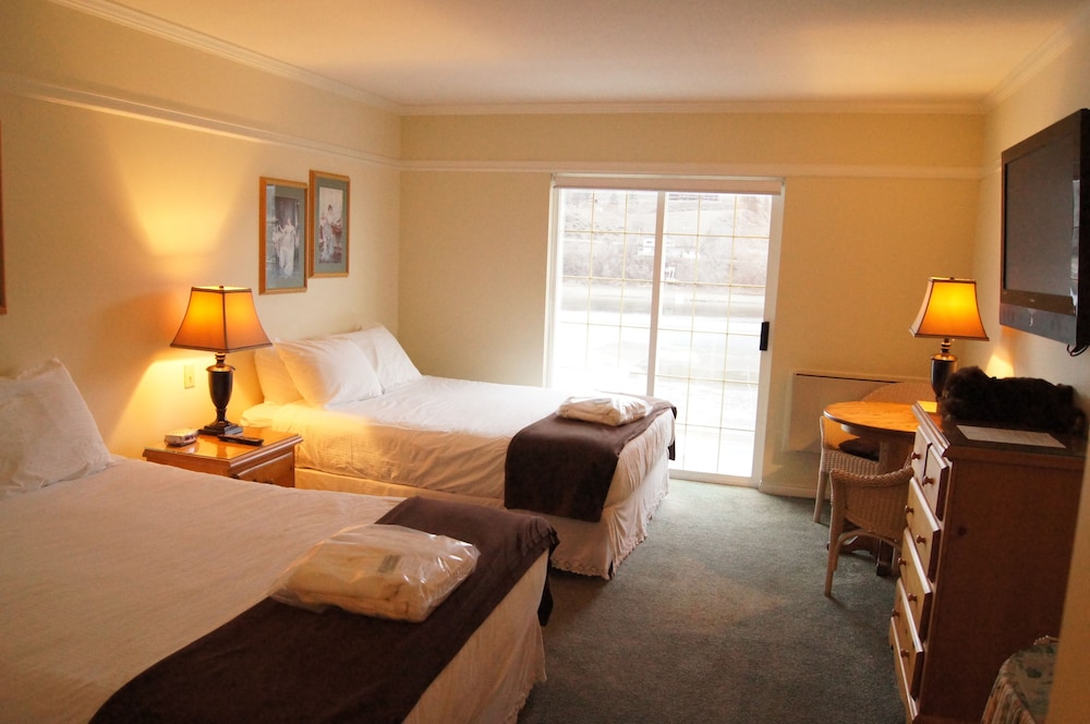 South Thompson Inn 33/69