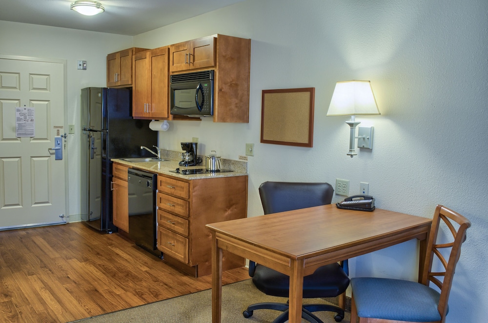 Candlewood Suites Mobile-Downtown 32/41