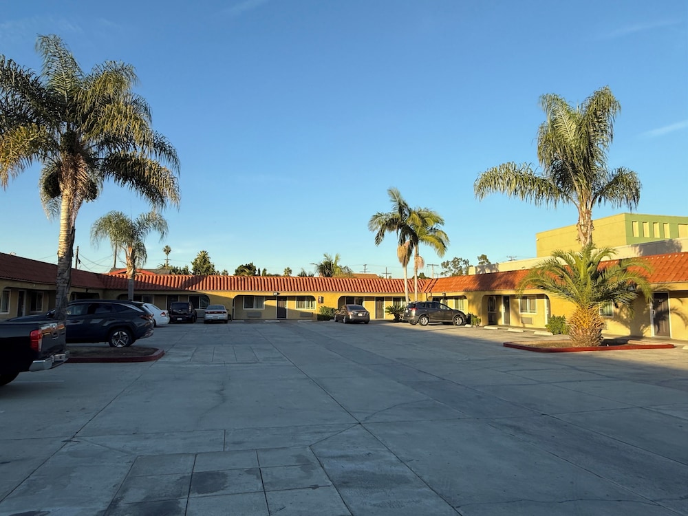 Rocky Inn Motel 27/44