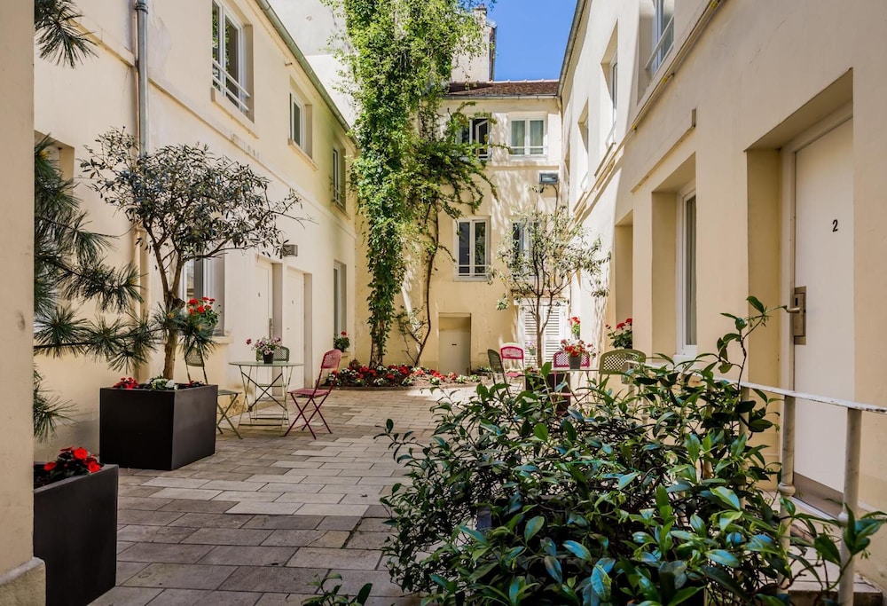 Alfred Hotels Paris Lecourbe in PARIS