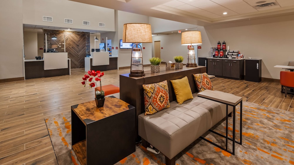 Best Western Plus Elizabethtown Inn & Suites 29/32