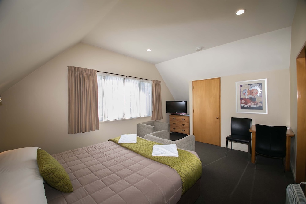 Allan Court Motel 6/66