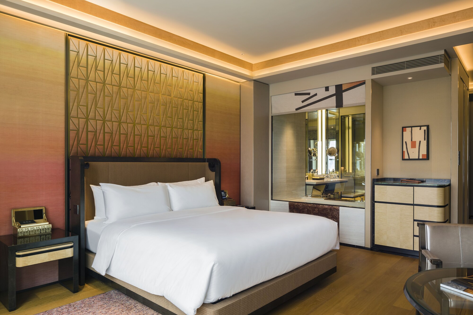 EMERALD, KING BED