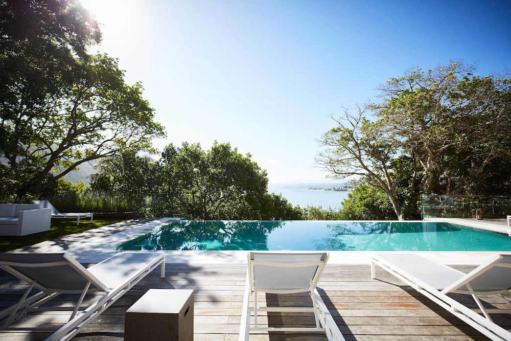 Number Eleven Self Catering Villa 22/24