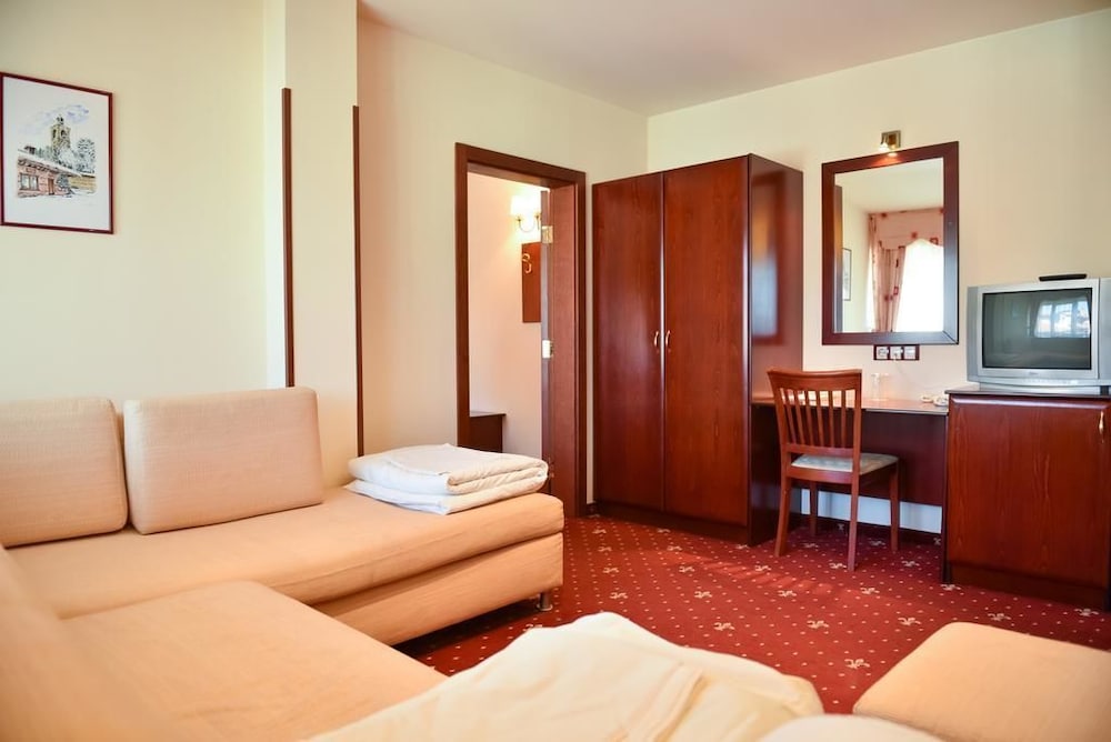 Martin Hotel 18/45