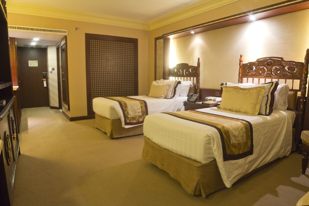 The Manila Hotel 10/25