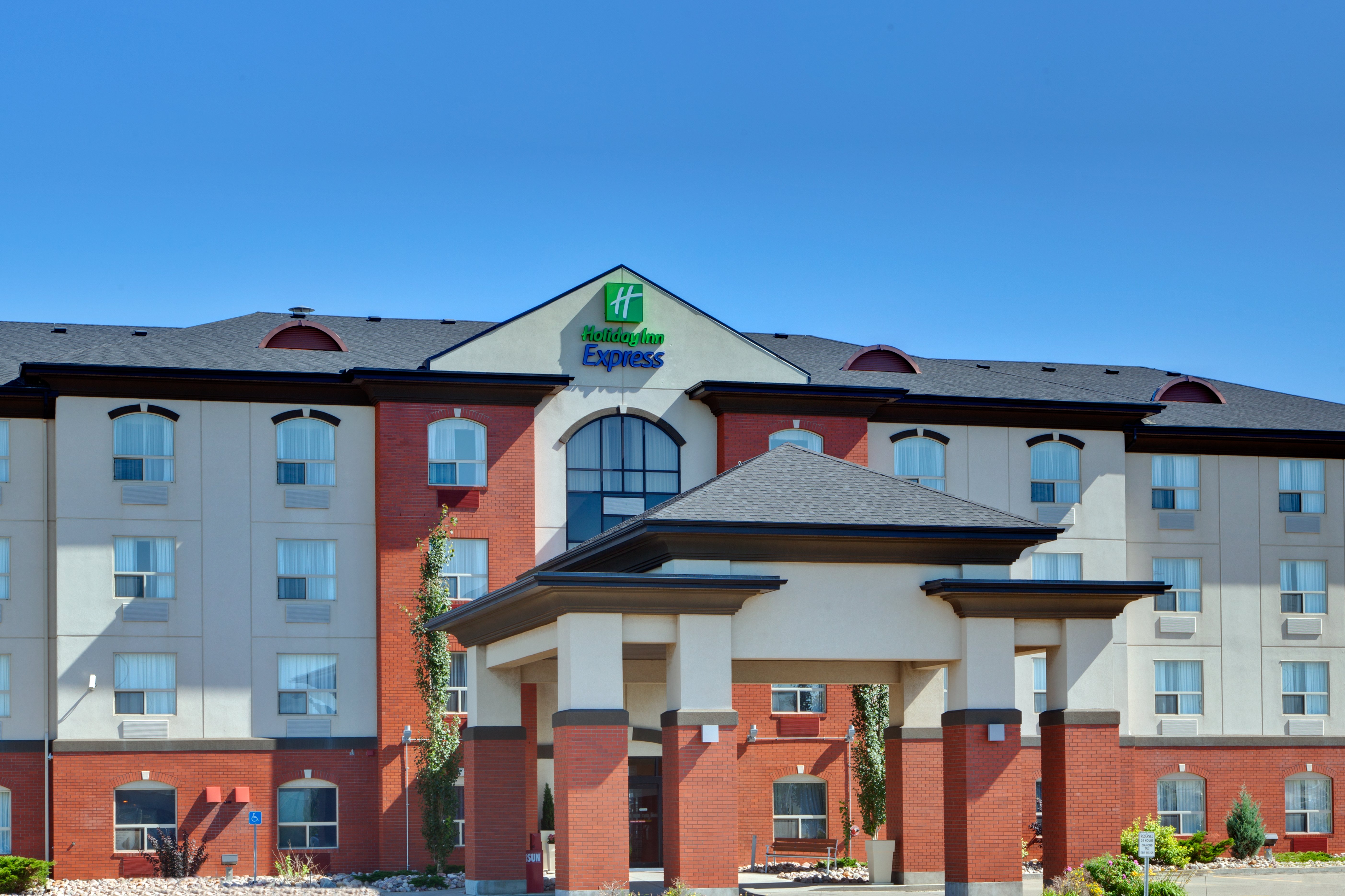Holiday Inn Express & Suites Sherwood Park-Edmonton Area 4/31