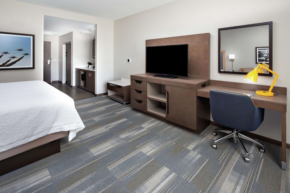 Hampton Inn and Suites San Diego Airport Liberty Station 42/46