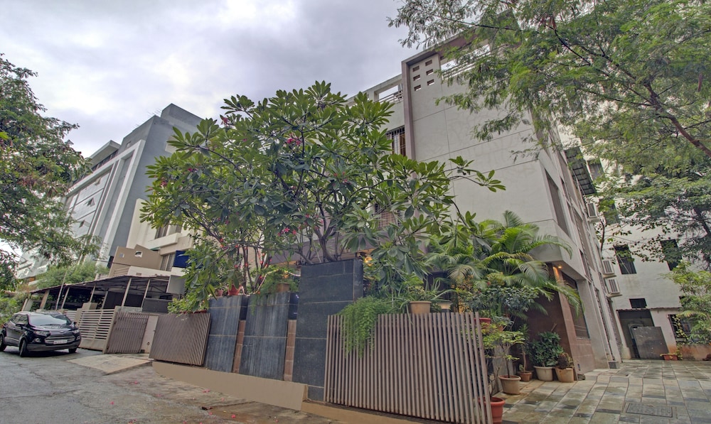 Treebo Trend Sumati Baner 3/39