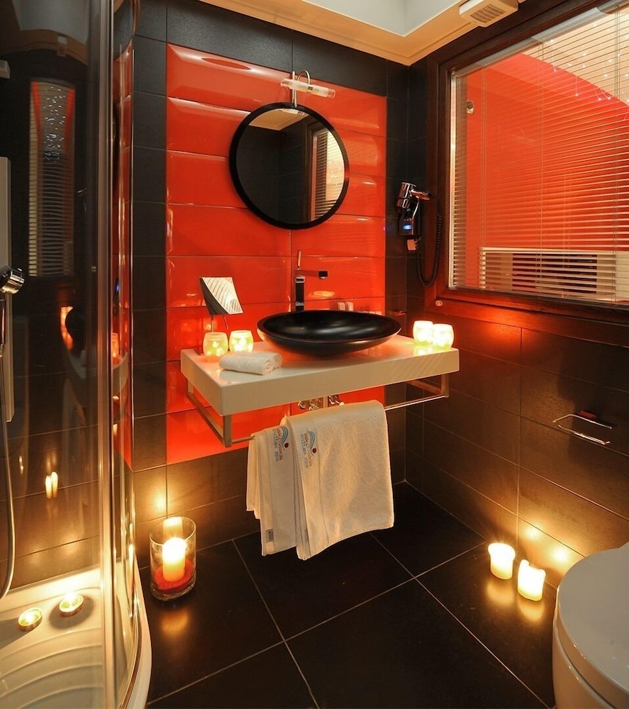 Iakovakis Suites Spa 50/50