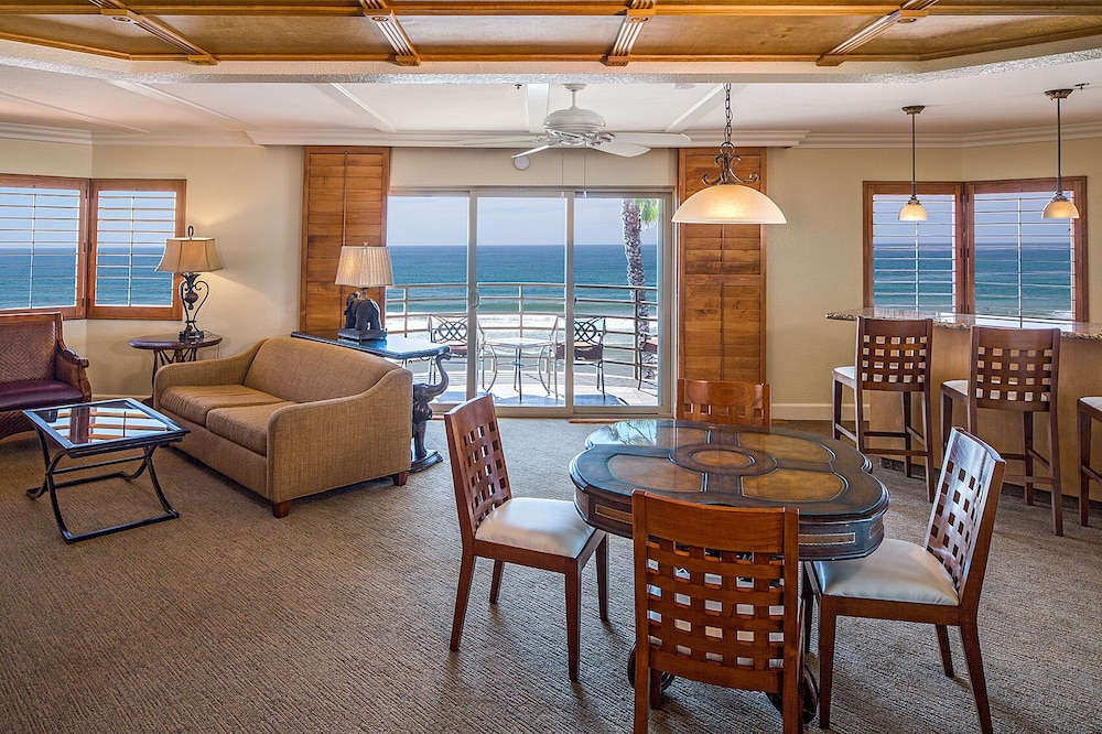 Pacific Terrace Hotel 64/92