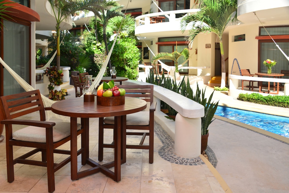 Playa Palms Hotel 46/69