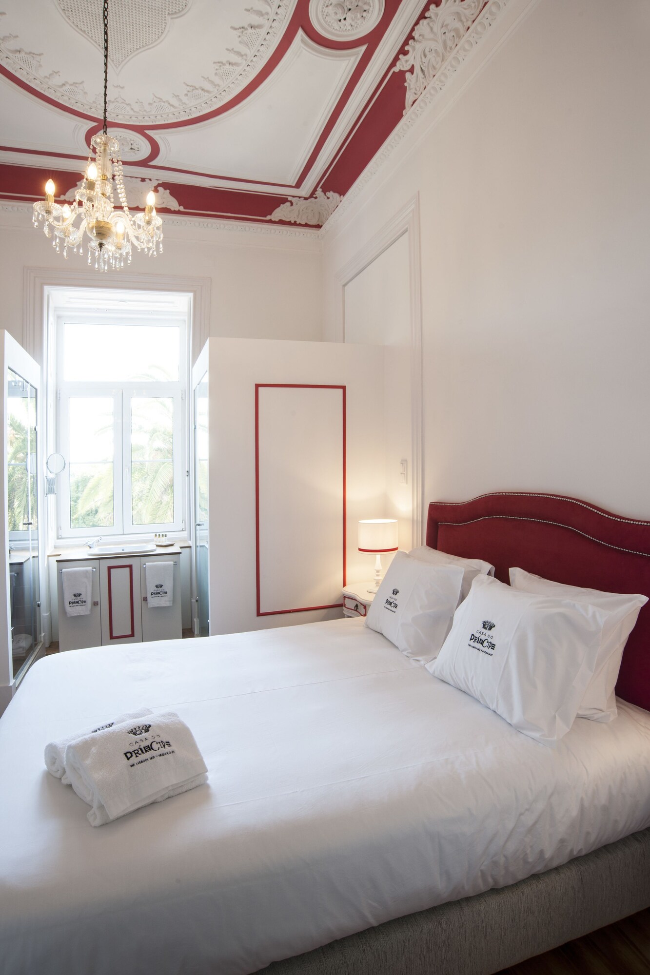 HISTORICAL, QUEEN BED