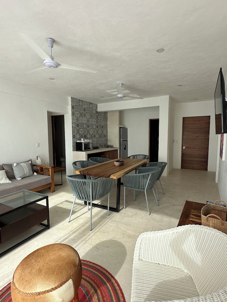 Noah Beach Hotel and Suites 38/55