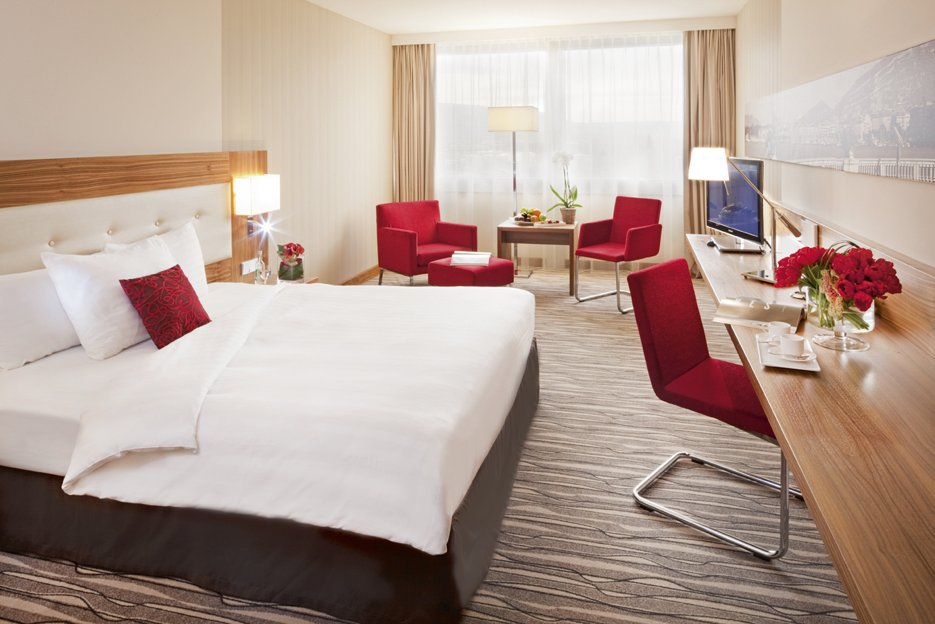 Deluxe, Double Bed 2/2