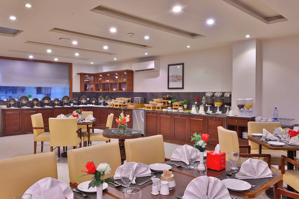 Avari Xpress Faisalabad 46/60