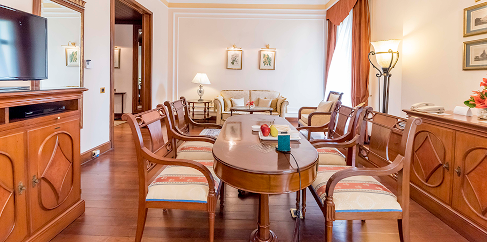 THE OBEROI GRAND 62/81