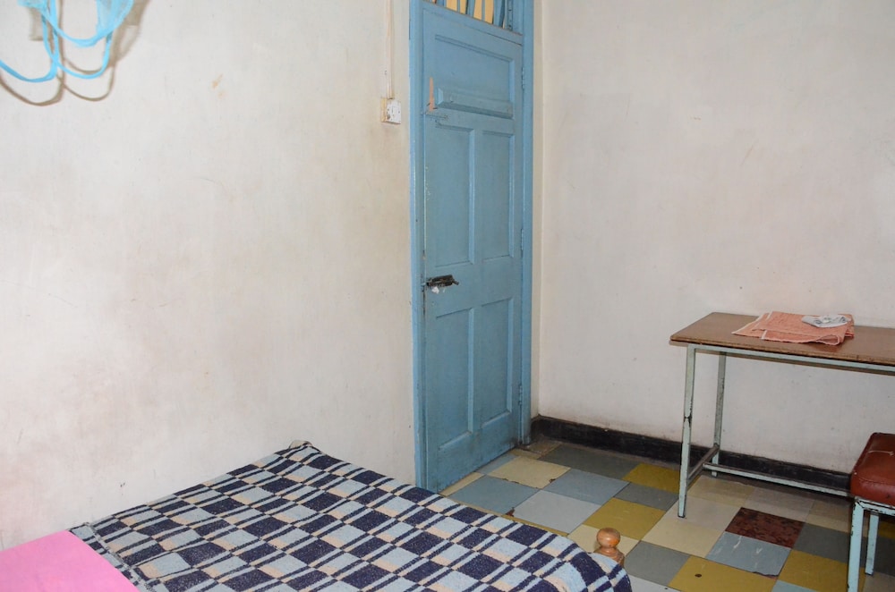 Nairobi Kitale Hotel 2/22