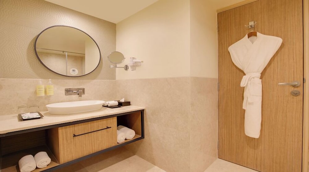 جناح تنفيذي بسرير كينج، Lemon Tree Hotel Chinchwad Pune 6/6