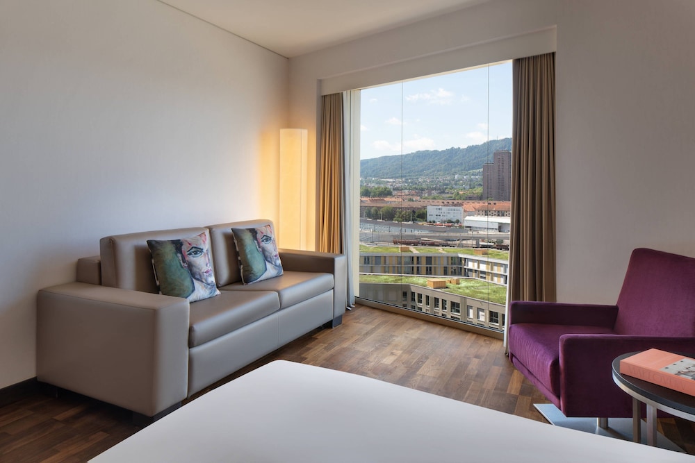RENAISSANCE ZURICH TOWER HOTEL 25/41
