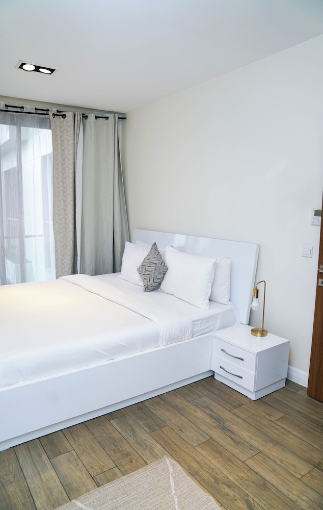 Accra Luxury Apartments Cantonments (Ex A-Lux Apartments) 19/80