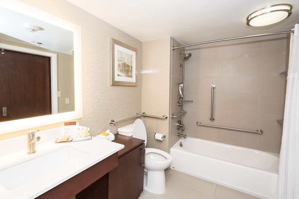 Doubletree Suites by Hilton at The Battery Atlanta 36/81
