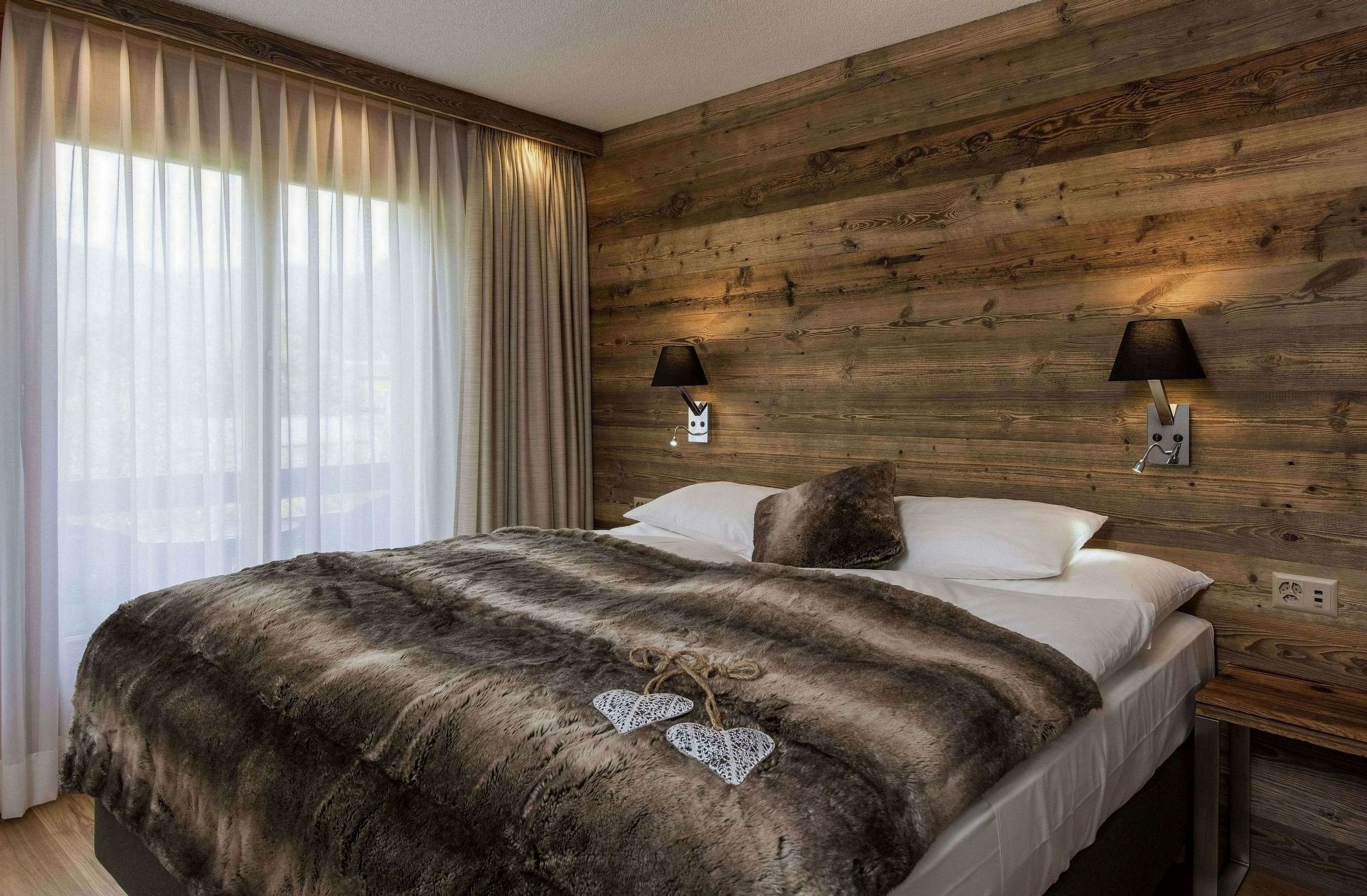 Double Bed, North Wing