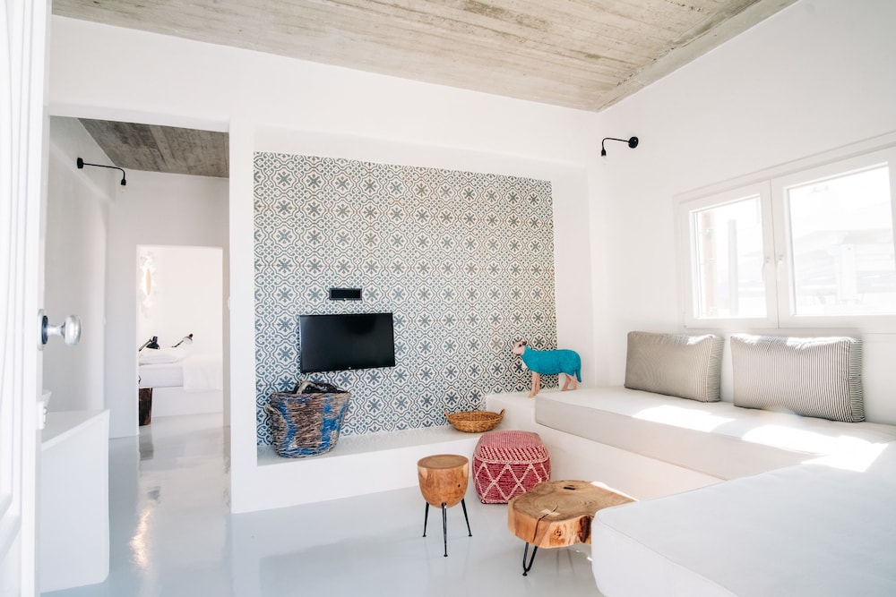 Mesanto Luxury Suites 41/50