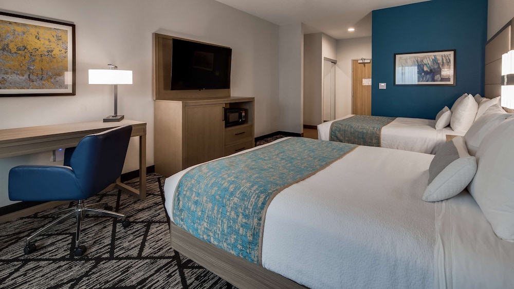 Best Western Plus Mid County 10/31