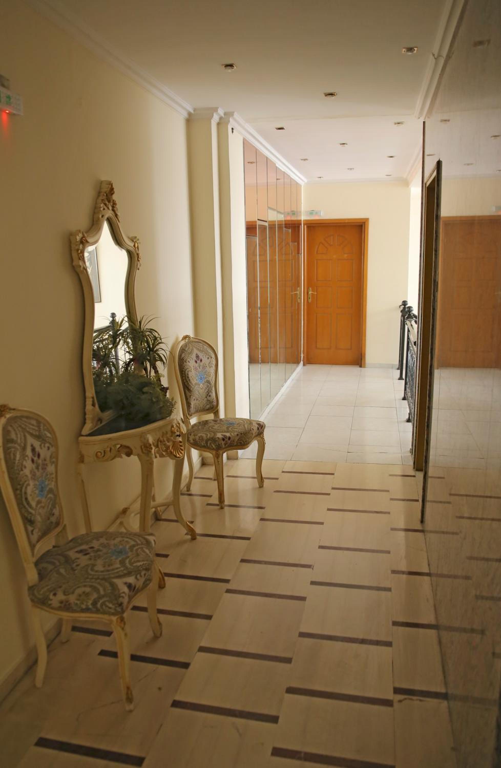 Hotel Anesi 3/24