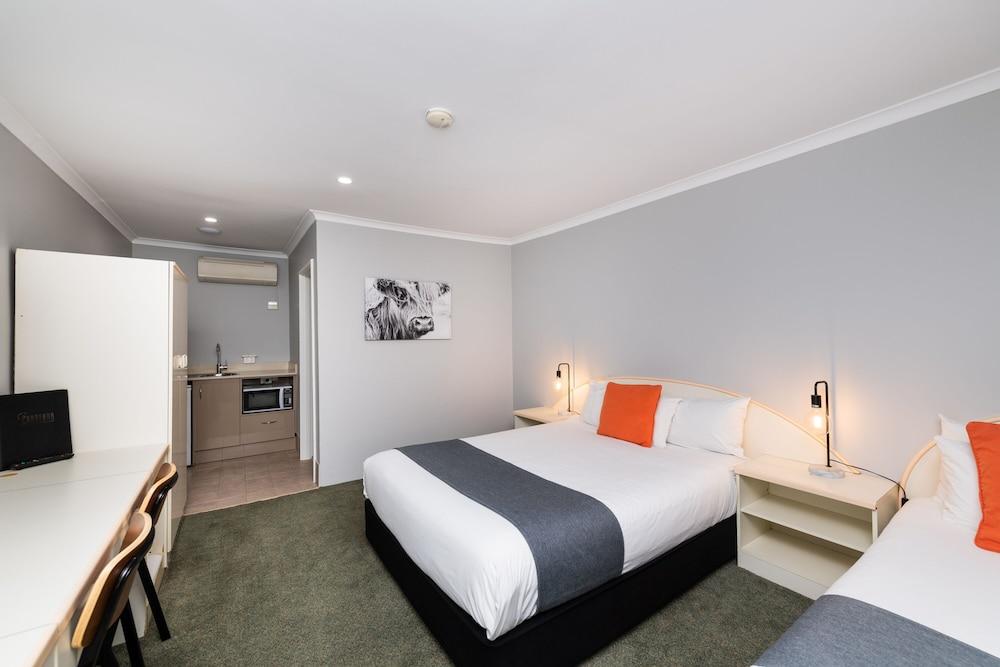 Room, Twin Beds