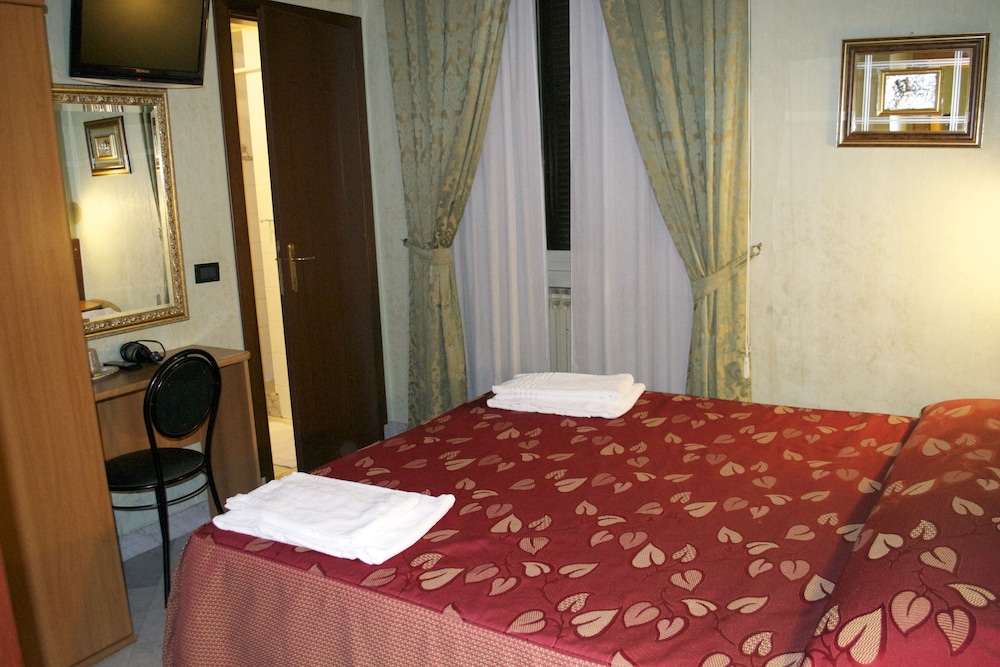 Hotel Ferrarese Roma 15/49