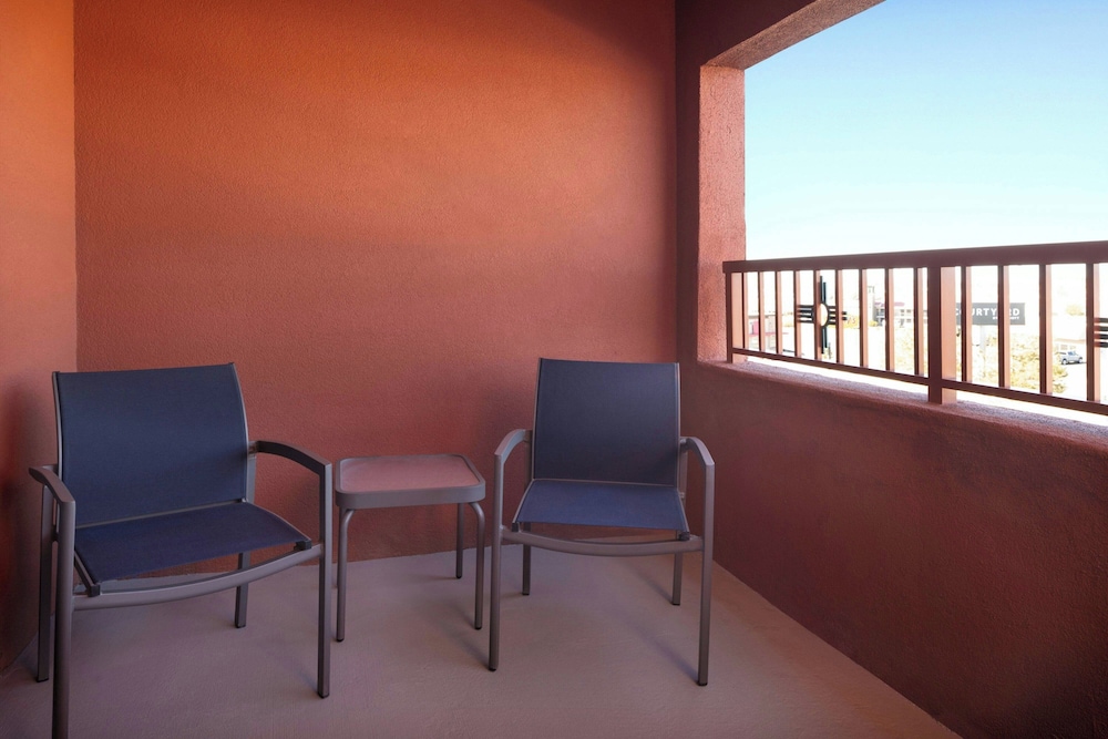 Courtyard Farmington 38/42