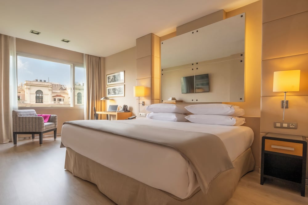 غرفة قياسية ثلاثية بسرير مزدوج وسرير فردي، Hotel Hesperia Barcelona Presidente 4/6