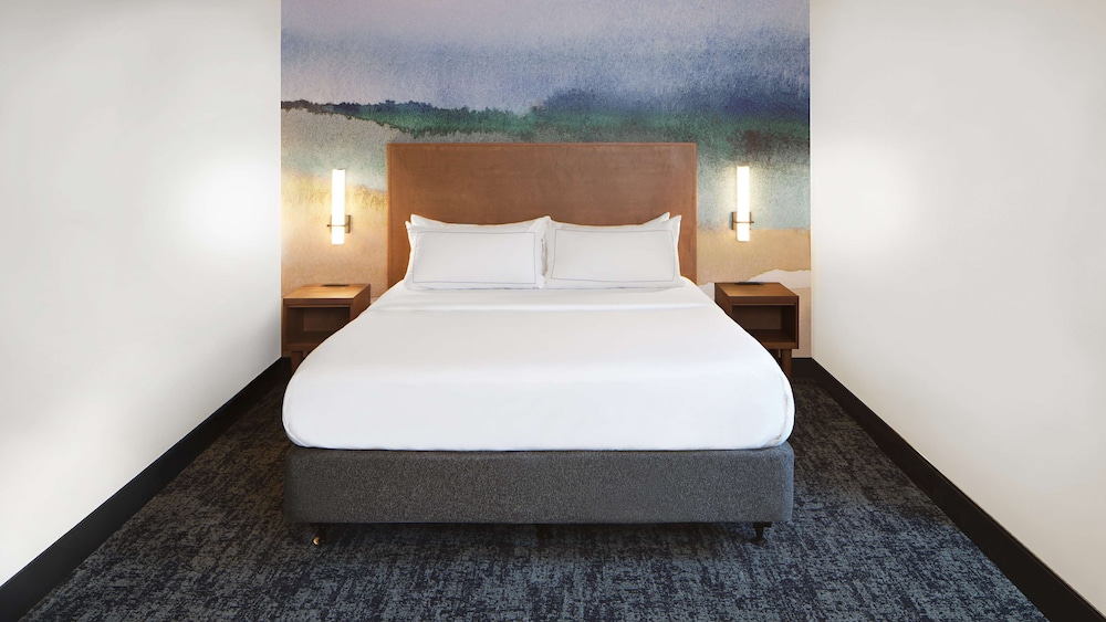 STUDIO, SUITE, KING BED, BALCONY
